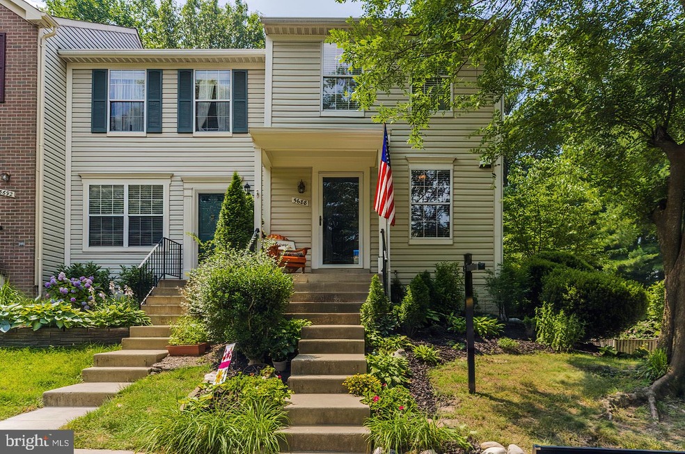 5688 White Dove Ln, Clifton, VA 20124